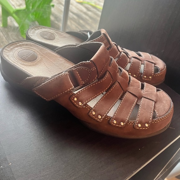 Brown Bass clog slip on sandals - Picture 4 of 4